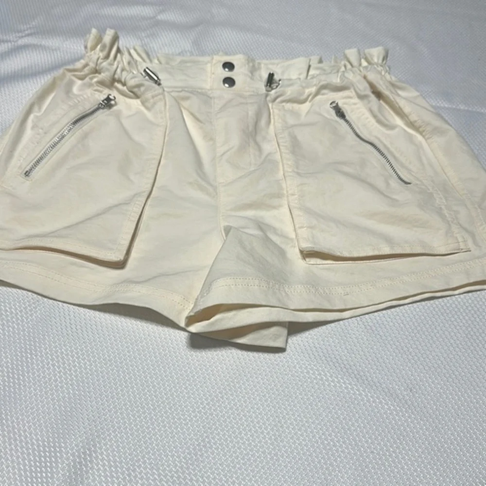 Women's Cream Shorts with Zipper Pockets